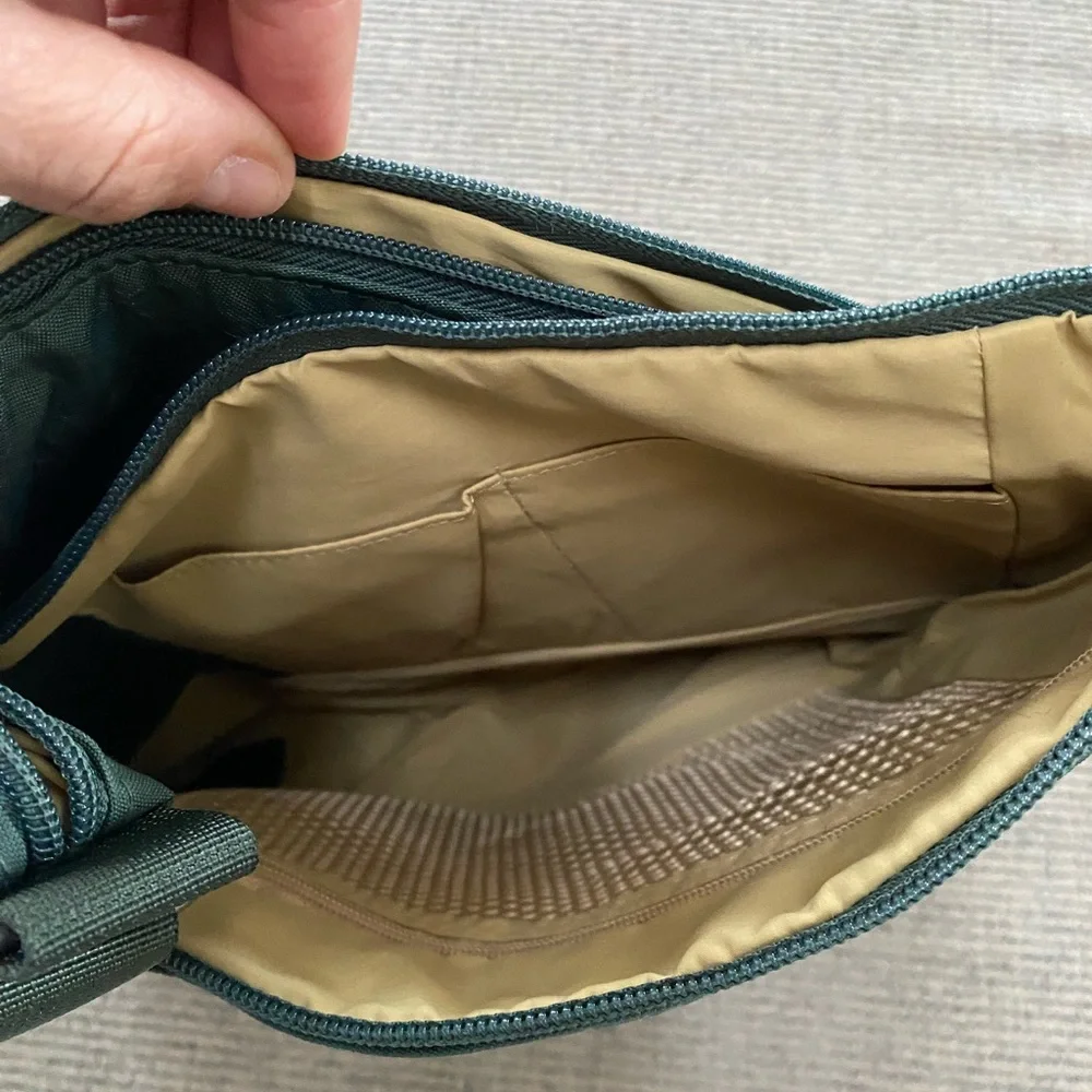 Travelon Stylish Green Crossbody Bag - Picture 5 of 9